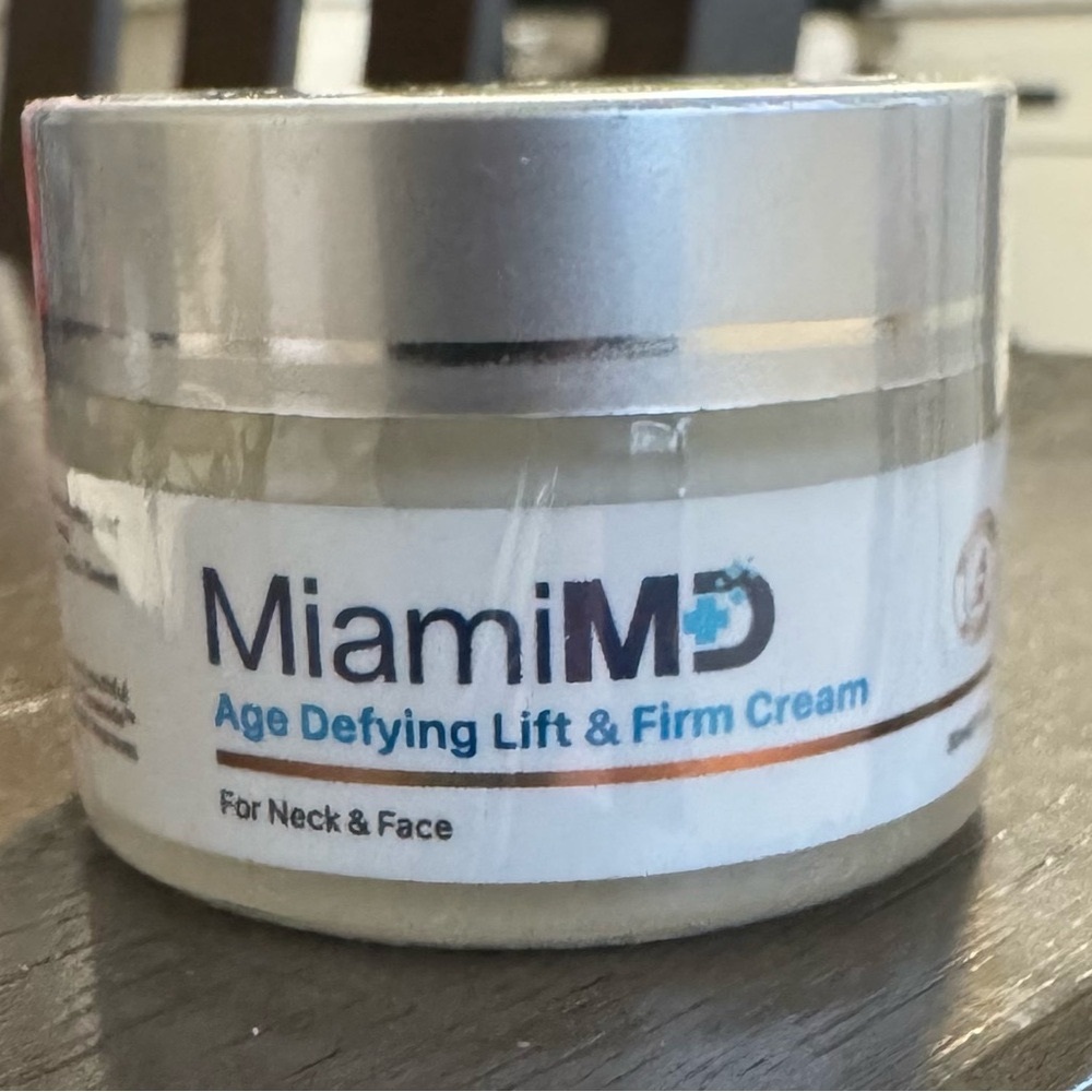 MiamiMD AGE DEFYING LIFT AND FIRM CREAM
FOR FACE AND NECK 30ml/ 1 fl. oz